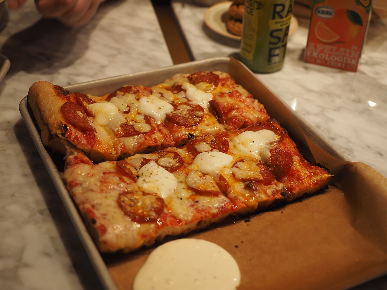 Pizza al taglio in teglia rettangolare
